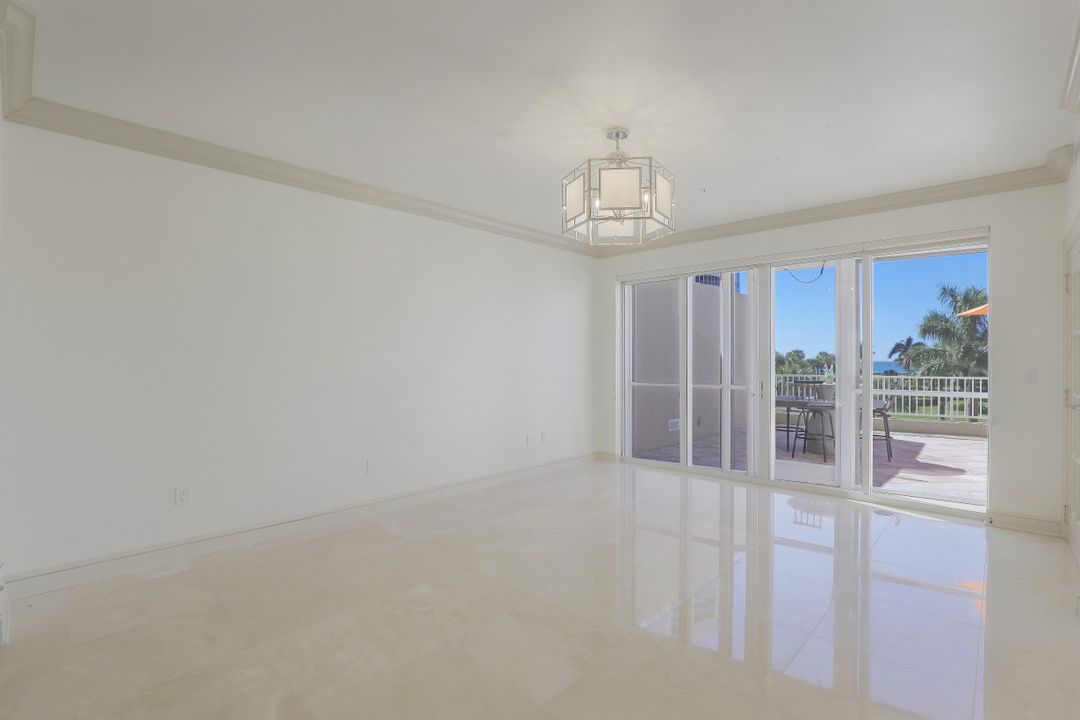 4201 Gulf Shore Blvd N #302, Naples, FL 34103