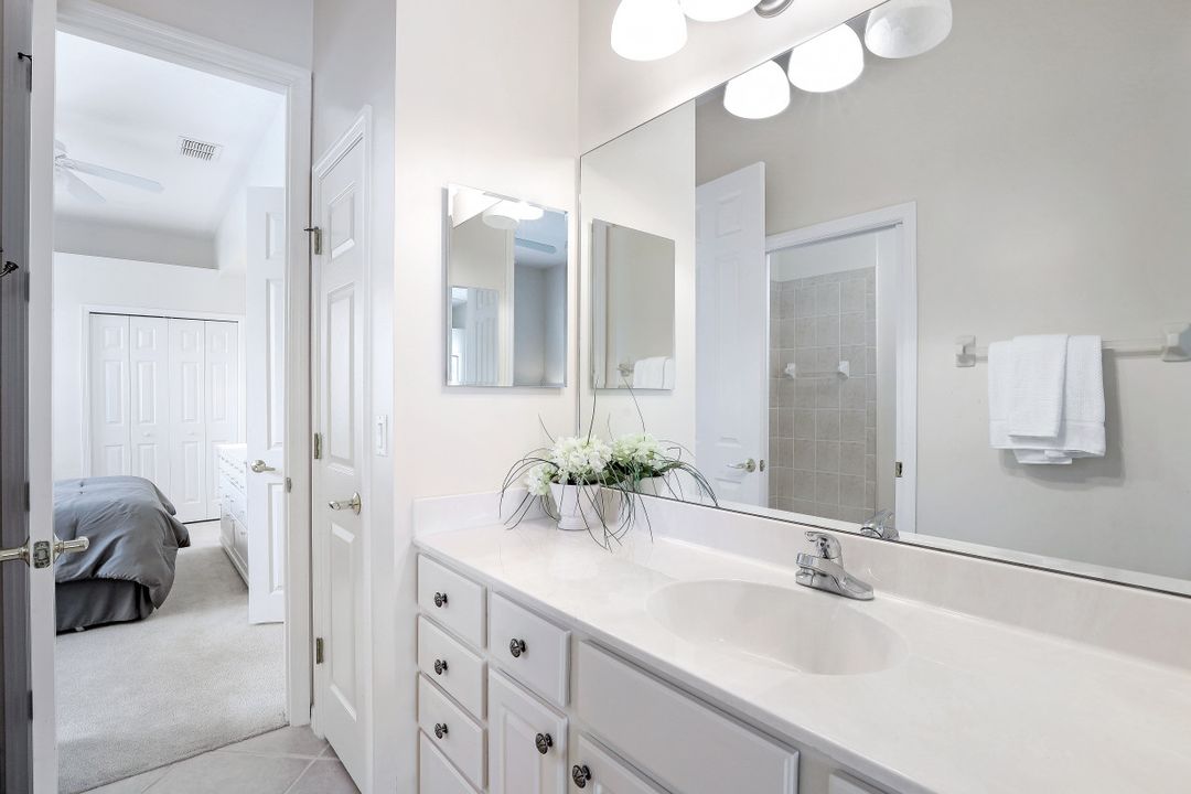 5014 Old Pond Dr, Naples, FL 34104
