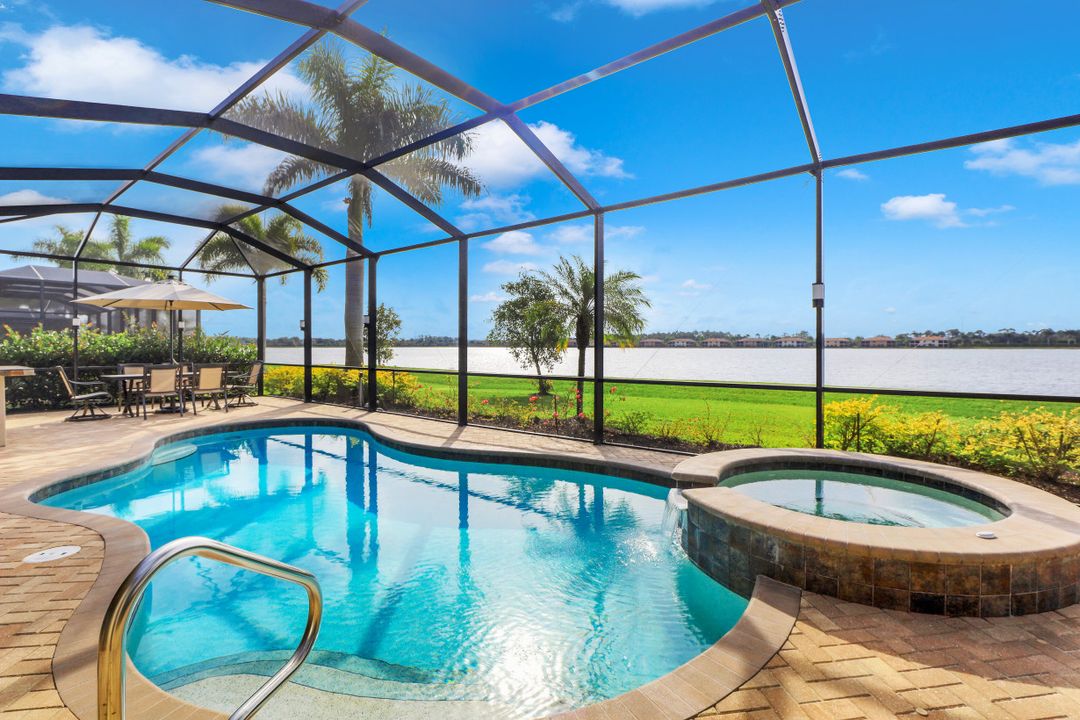 10066 Biscayne Bay Ln, Naples, FL 34120