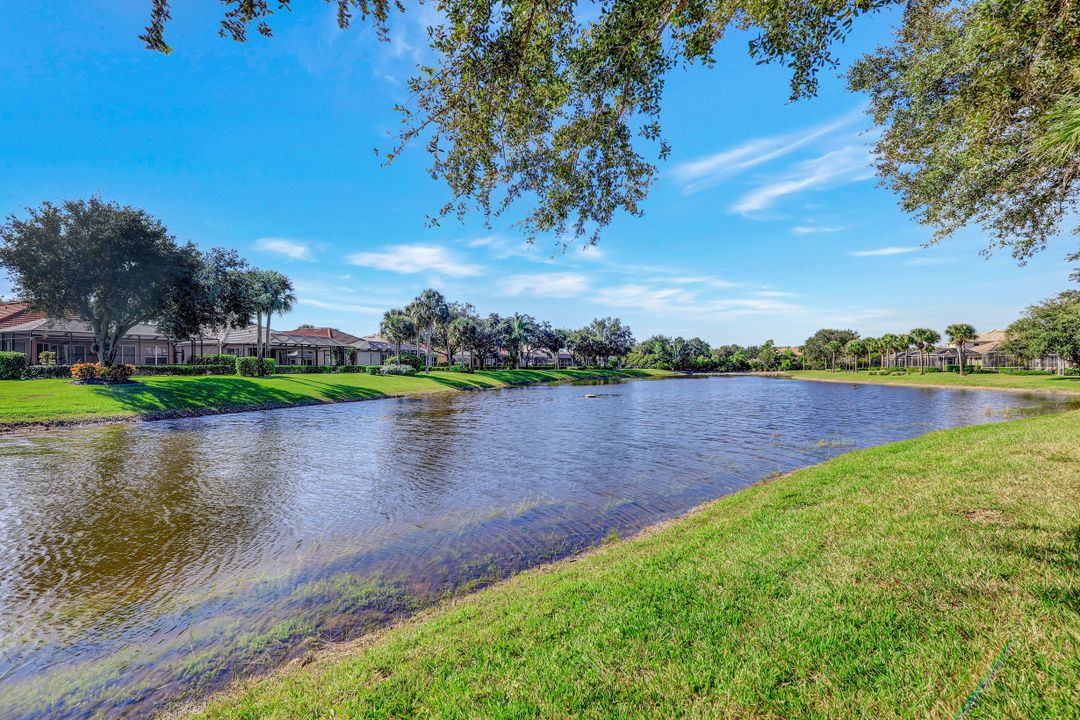 6474 Waverly Green Way, Naples, FL 34110