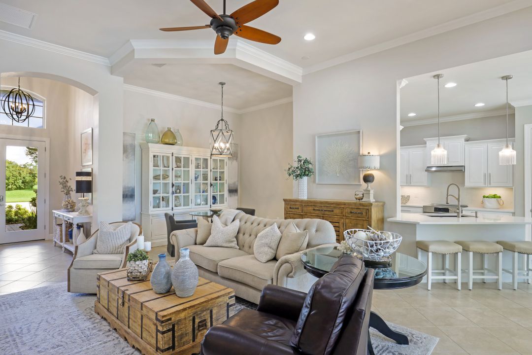 9423 Quarry Dr, Naples, FL 34120