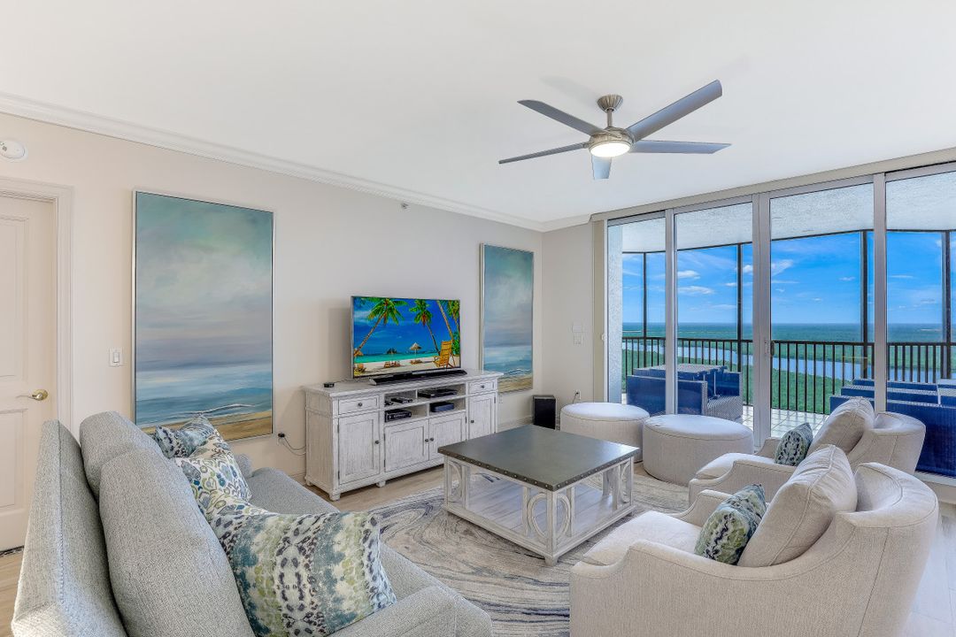 1060 Borghese Ln, Naples, FL 34114