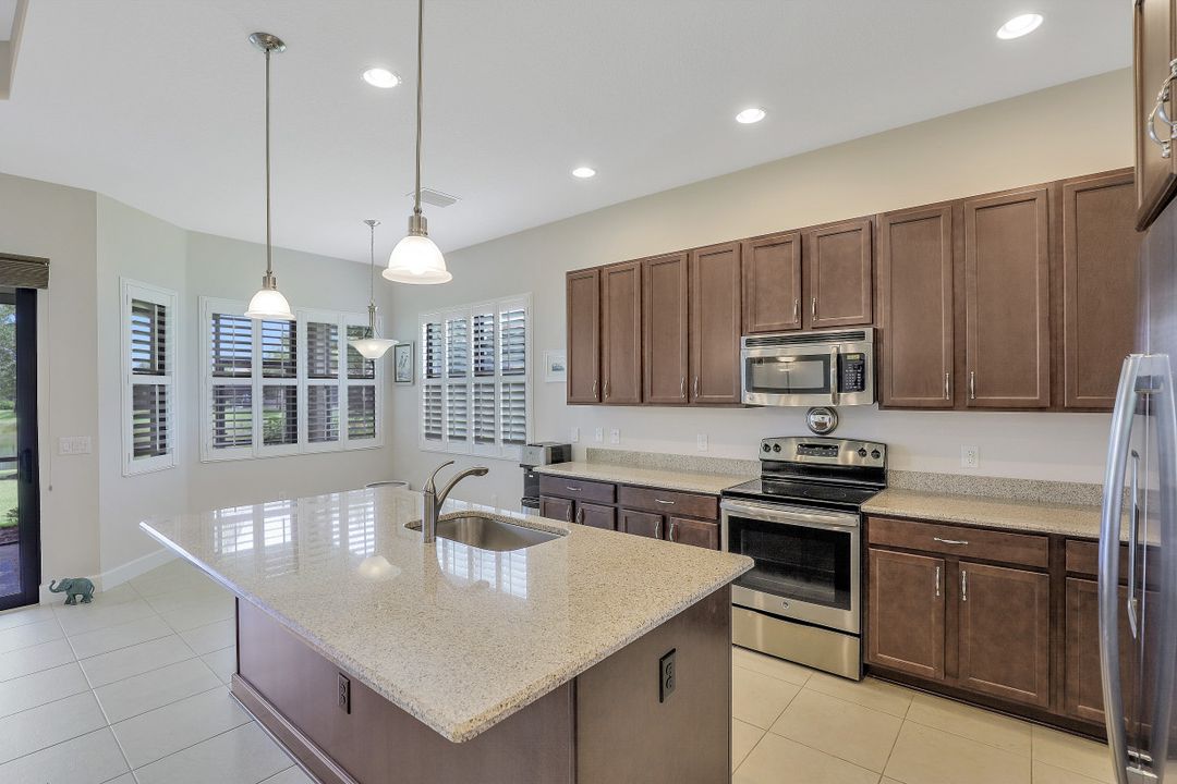 9220 Isla Bella Cir, Bonita Springs, FL 34135