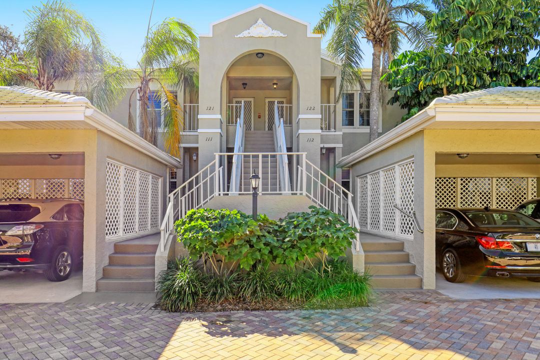 5895 Chanteclair Dr #122, Naples, FL 34108