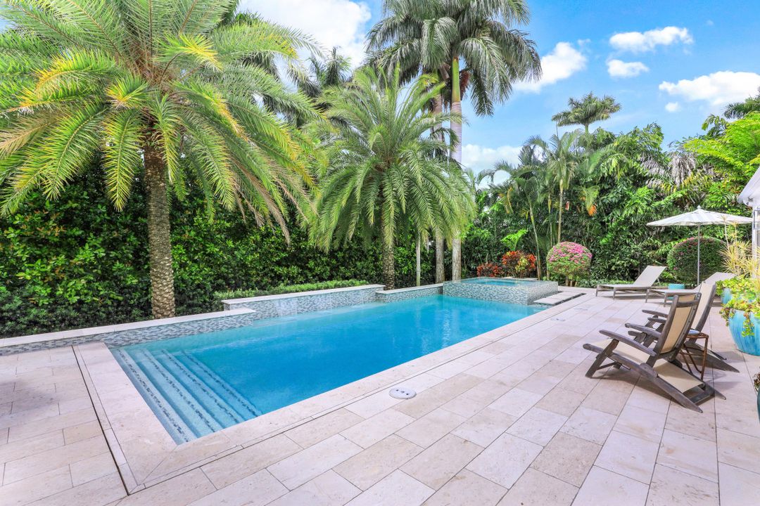 154 4th Ave N, Naples, FL 34102