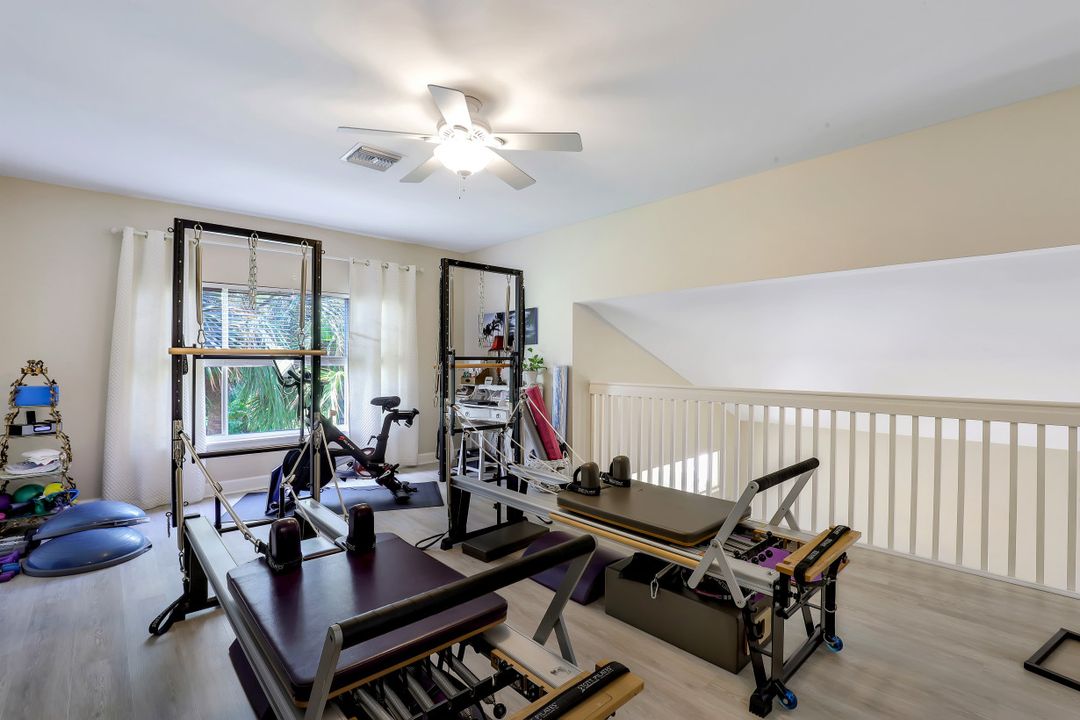 14927 Sterling Oaks Dr, Naples, FL 34110