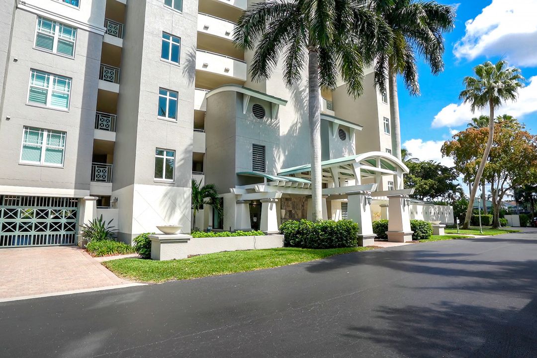 430 Cove Tower Dr #403, Naples, FL 34110