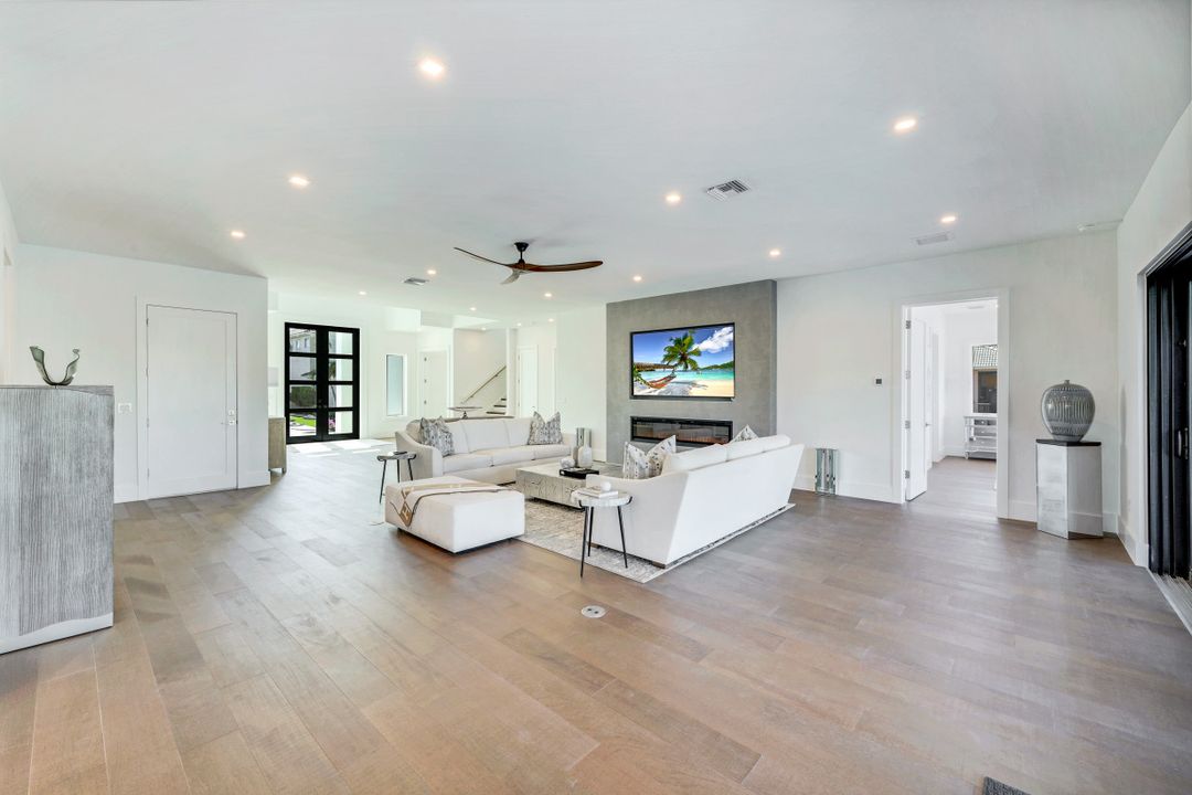 469 Germain Ave, Naples, FL 34108