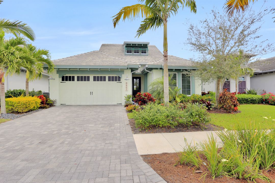 6462 Warwick Ave, Naples, FL 34113