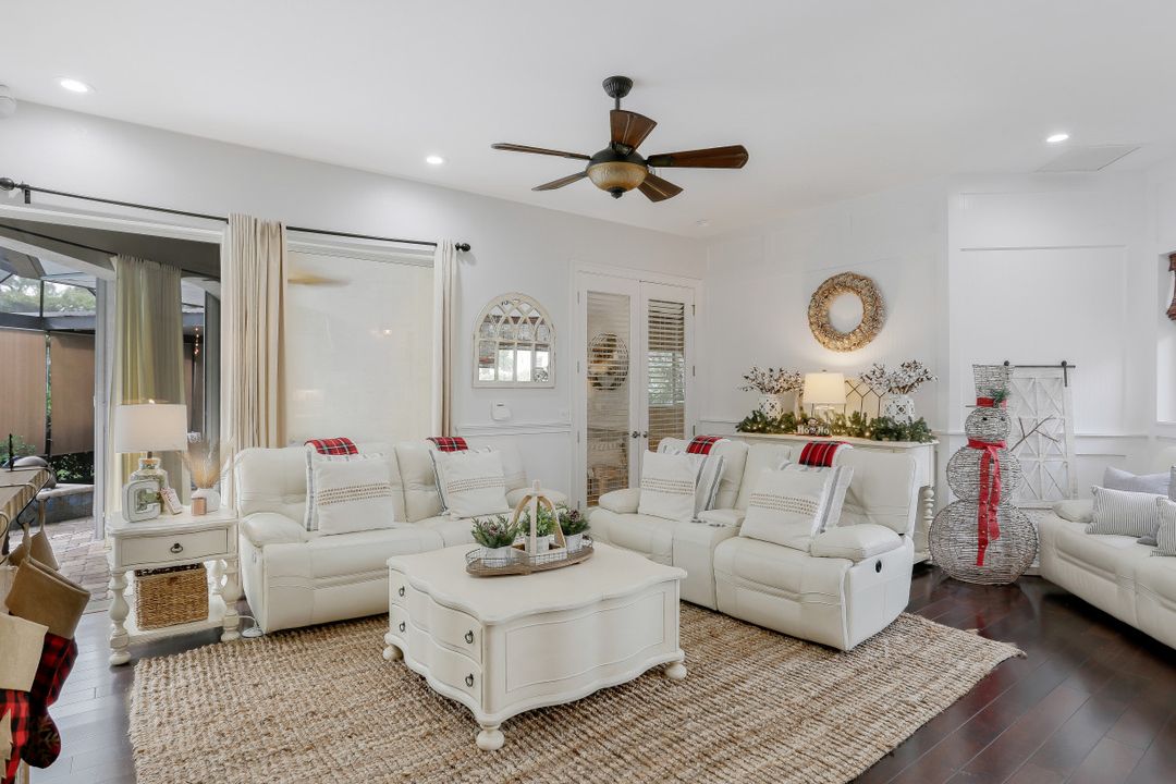 1817 Piccadilly Cir, Cape Coral, FL 33991