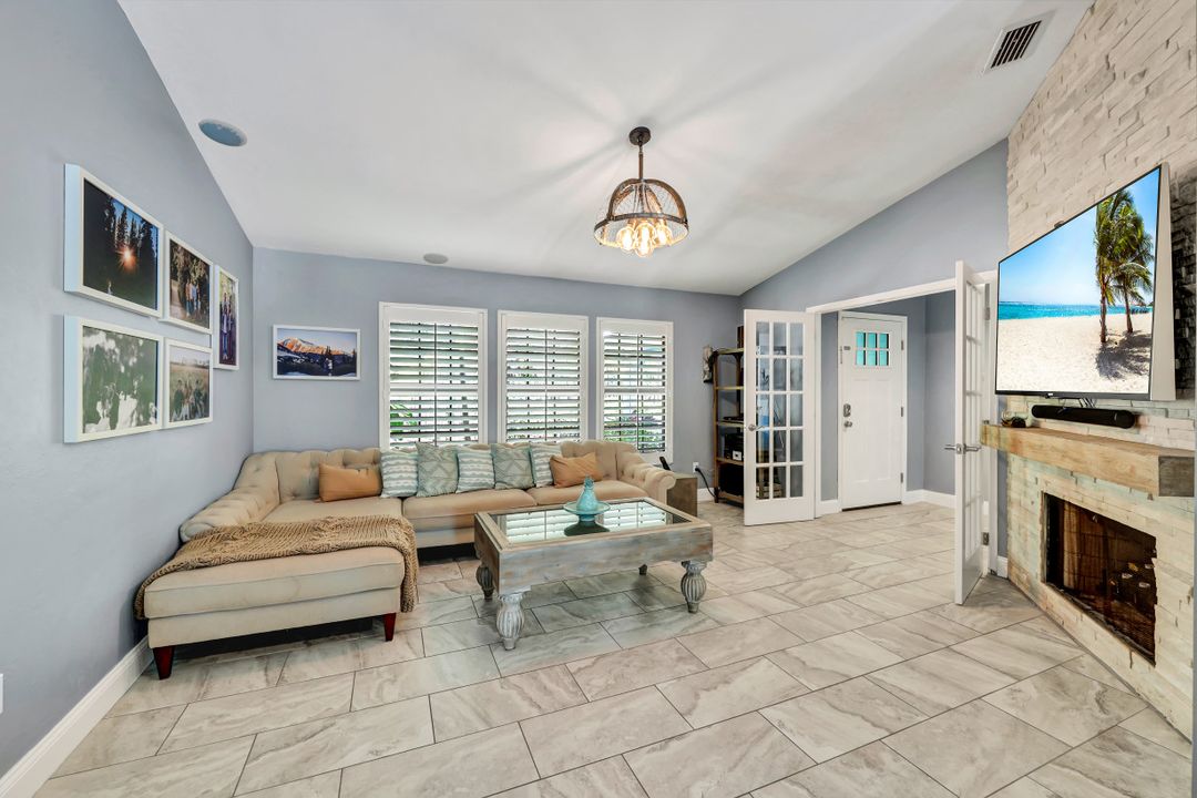 5940 Golden Oaks Ln, Naples, FL 34119