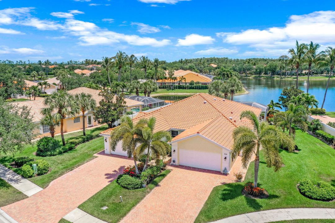 3868 Yakobi Ln, Naples, FL 34119