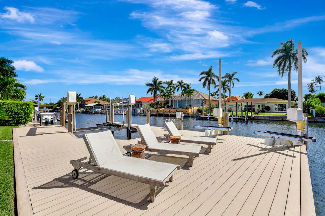 376 Heron Ave, Naples, FL 34108