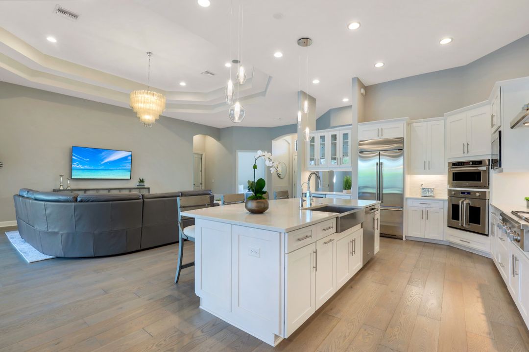 9018 Sorreno Ct, Naples, FL 34119