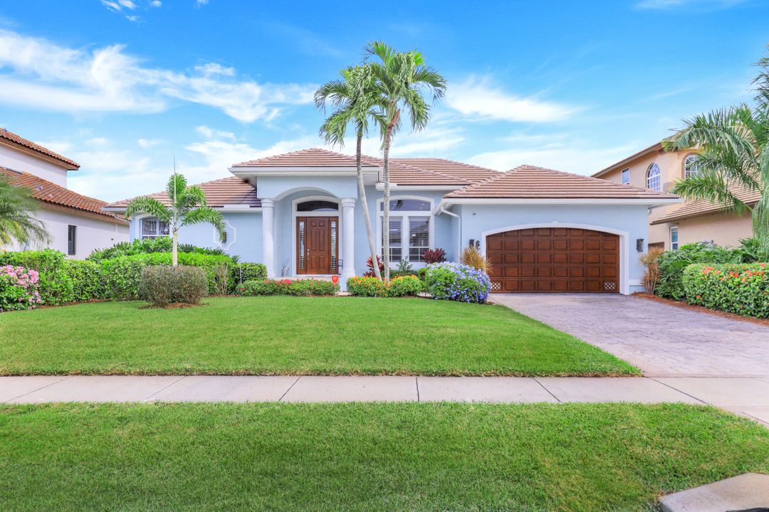 231 Seahorse Ct, Marco Island, FL 34145