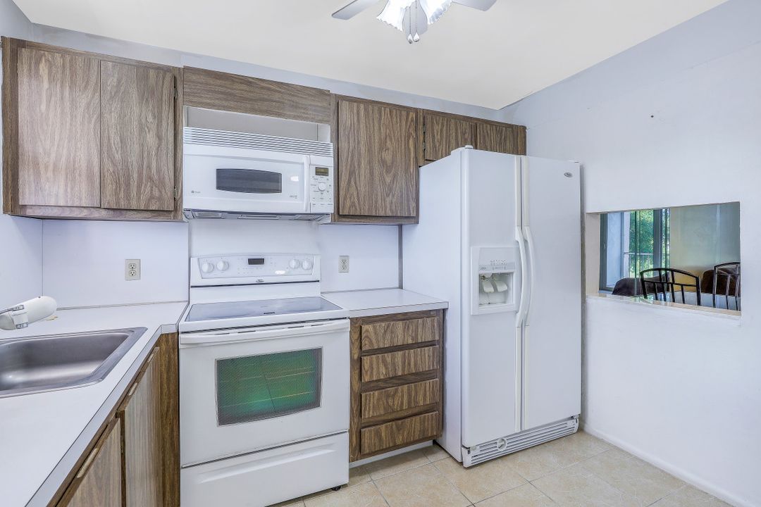 160 Turtle Lake Ct #204, Naples, FL 34105