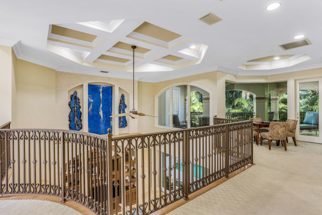 33 3rd St S, Naples, FL 34102