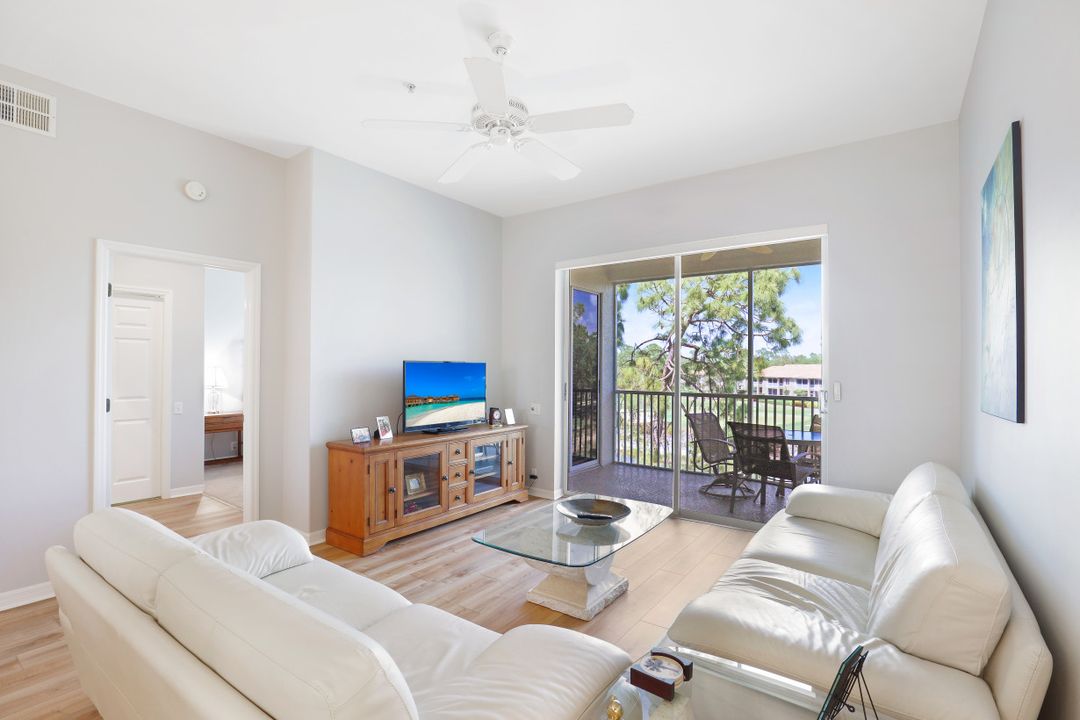 8217 Parkstone Pl #305, Naples, FL 34120