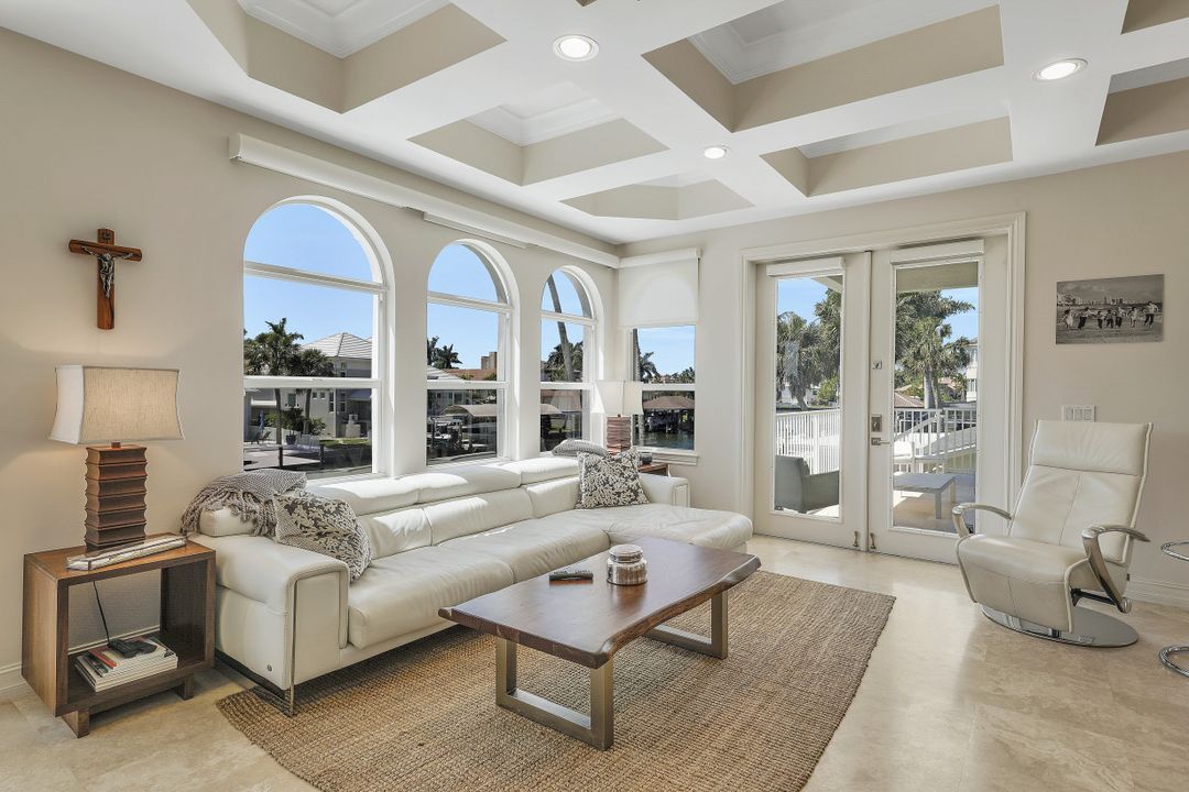 390 Seabee Ave, Naples, FL 34108