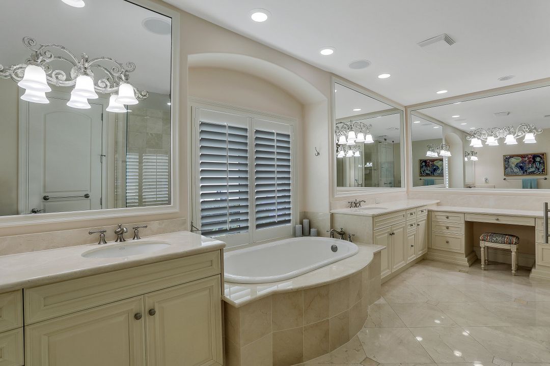 2911 Tiburon Blvd E, Naples, FL 34109