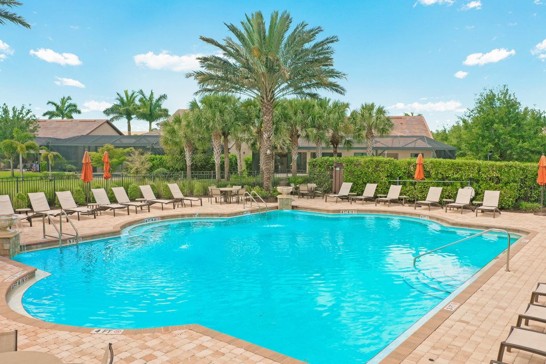 16083 Camden Lakes Cir, Naples, FL 34110