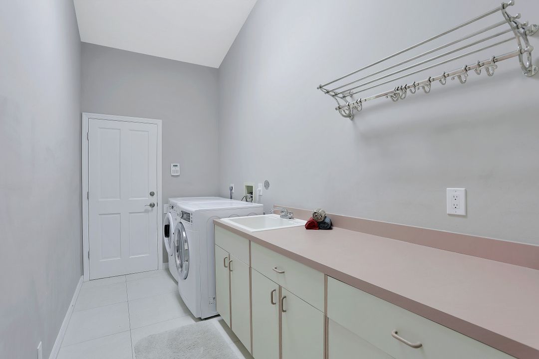 850 Eubanks Ct, Marco Island, FL 34145