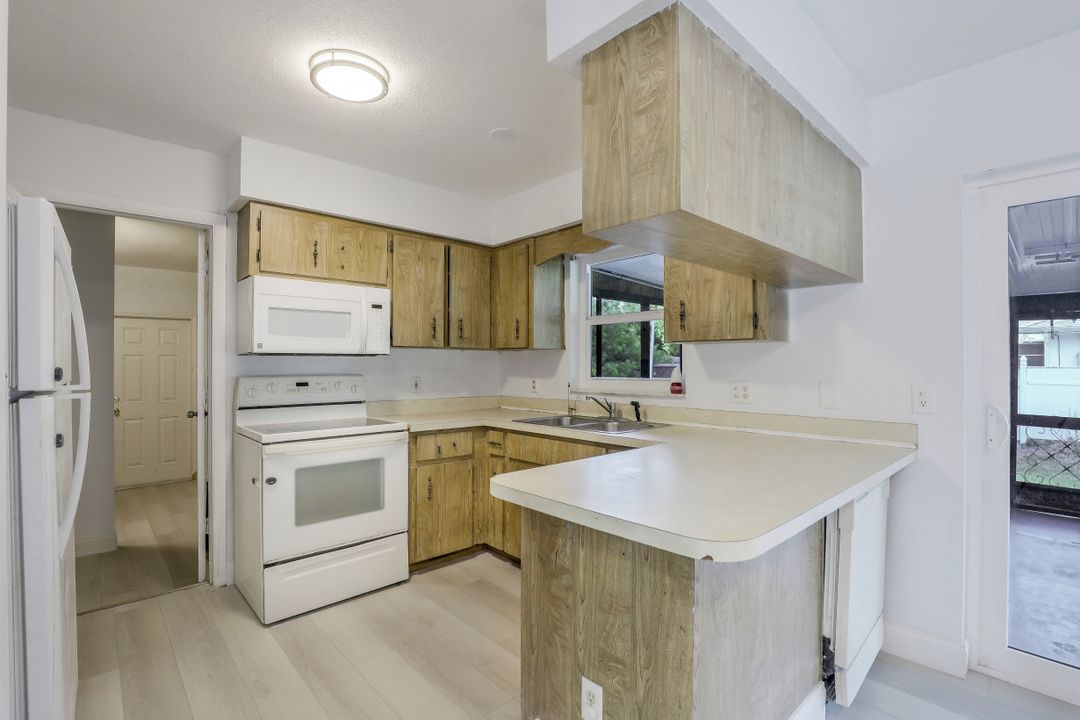 9404 Brewton Ave, Englewood, FL 34224