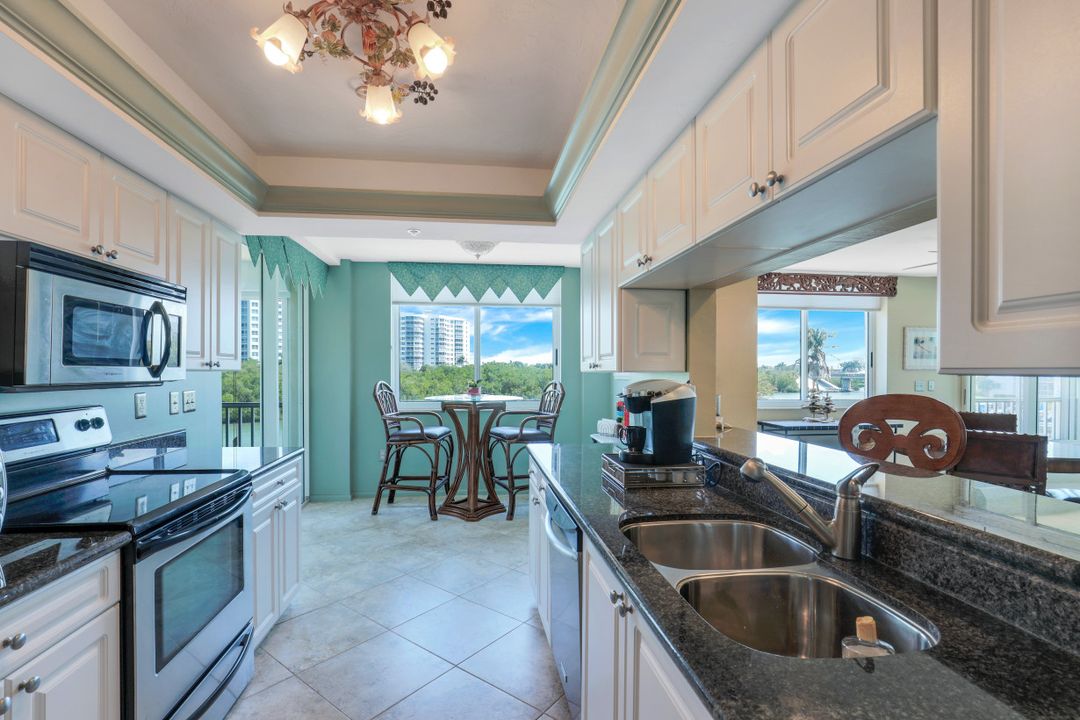 25 Bluebill Ave #201, Naples, FL 34108