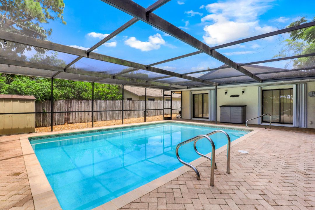 814 93rd Ave N, Naples, FL 34108