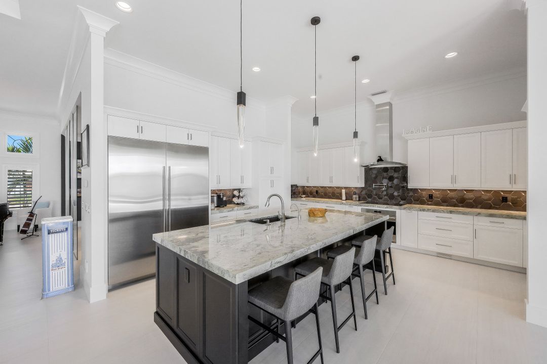 550 S Barfield Dr, Marco Island, FL 34145