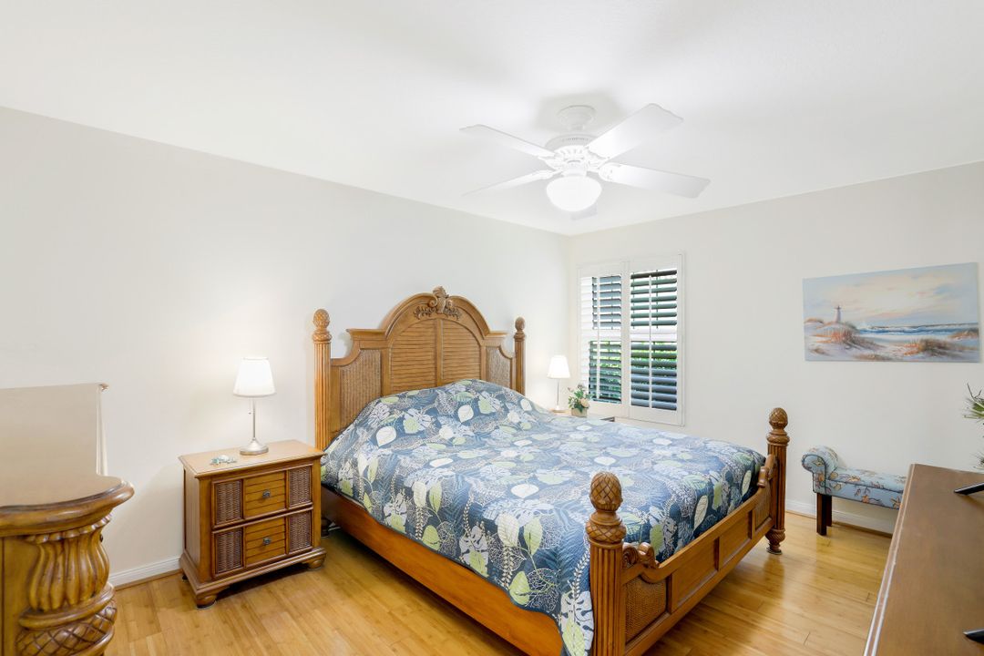 3868 Yakobi Ln, Naples, FL 34119