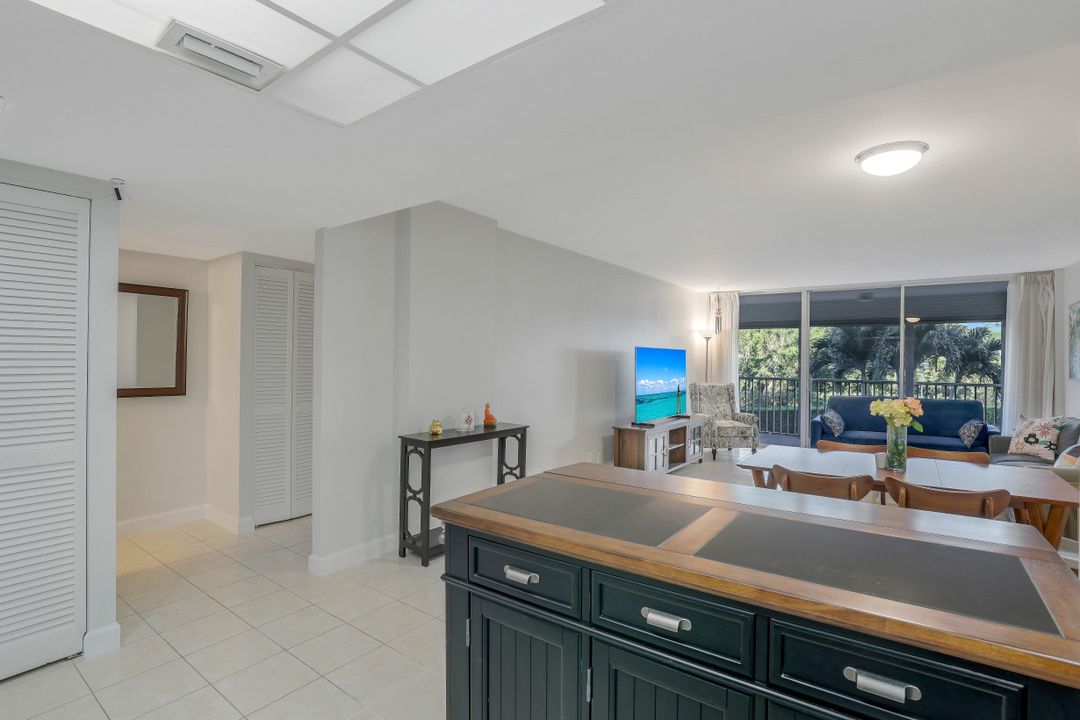 3 Bluebill Ave #206, Naples, FL 34108