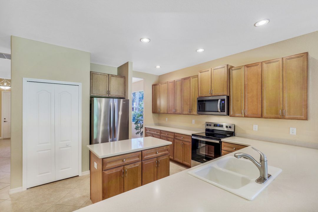 12168 Country Day Cir, Fort Myers, FL 33913