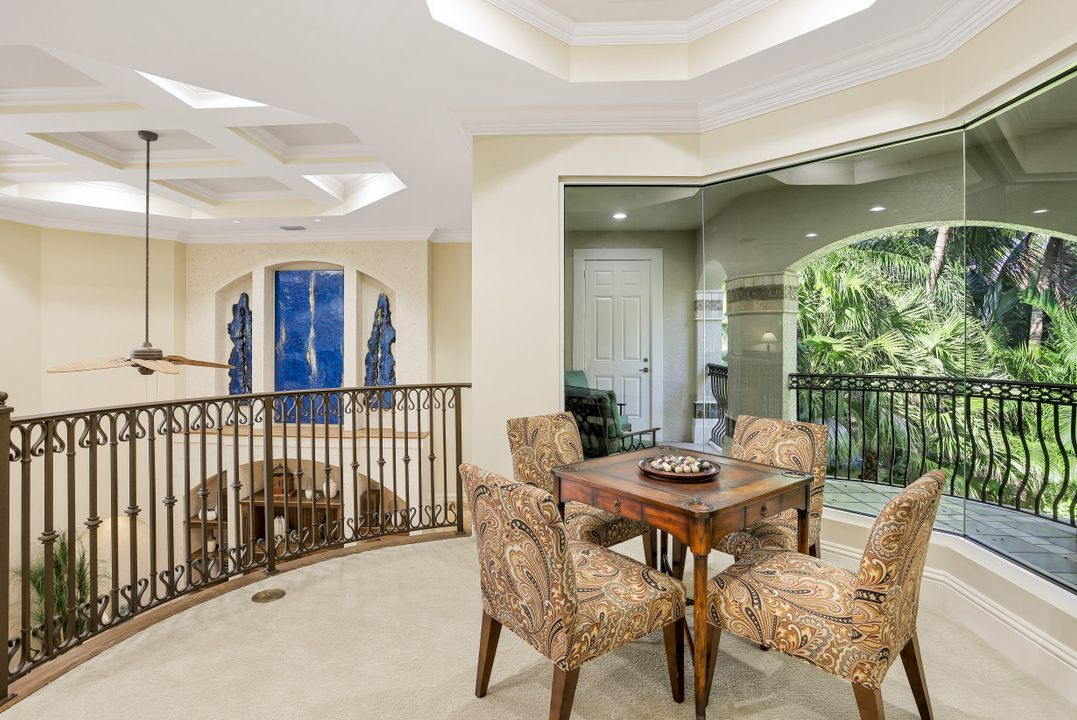 33 3rd St S, Naples, FL 34102