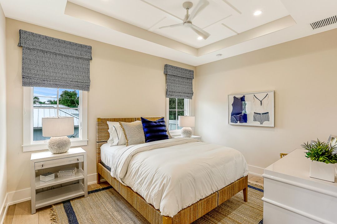 1040 2nd St S, Naples, FL 34102