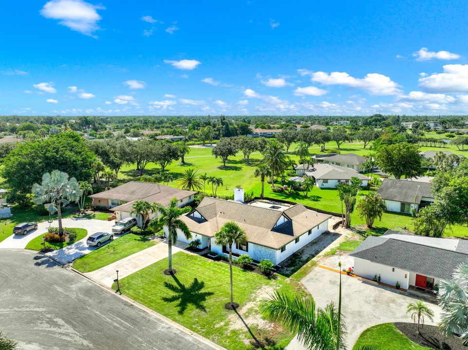 70 Thorncrest Ln, Naples, FL 34113