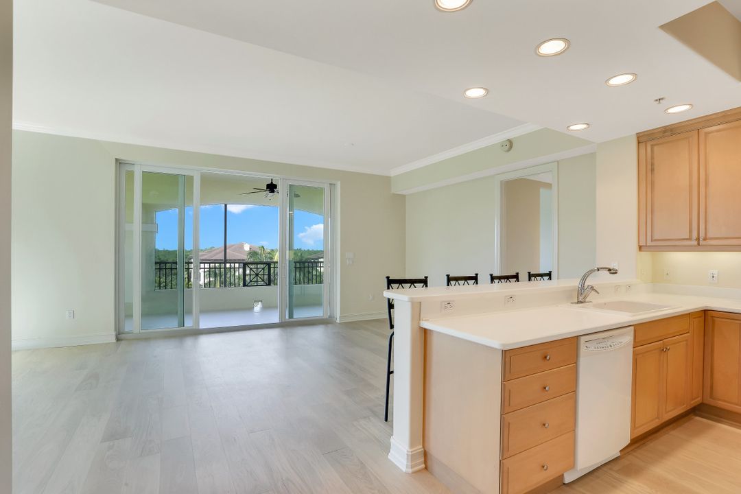 2738 Tiburon Blvd E #B-501, Naples, FL 34109