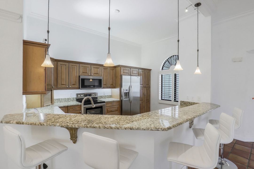 6535 Valen Way #202, Naples, FL 34108