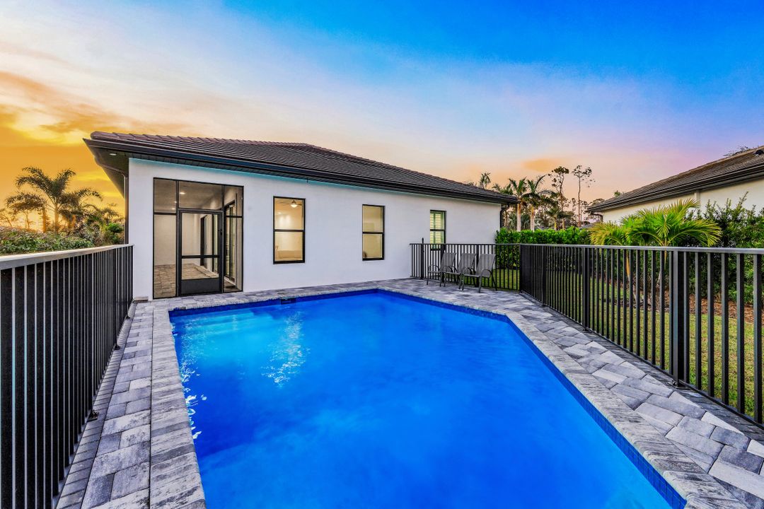 226 Legacy Ct, Naples, FL 34110