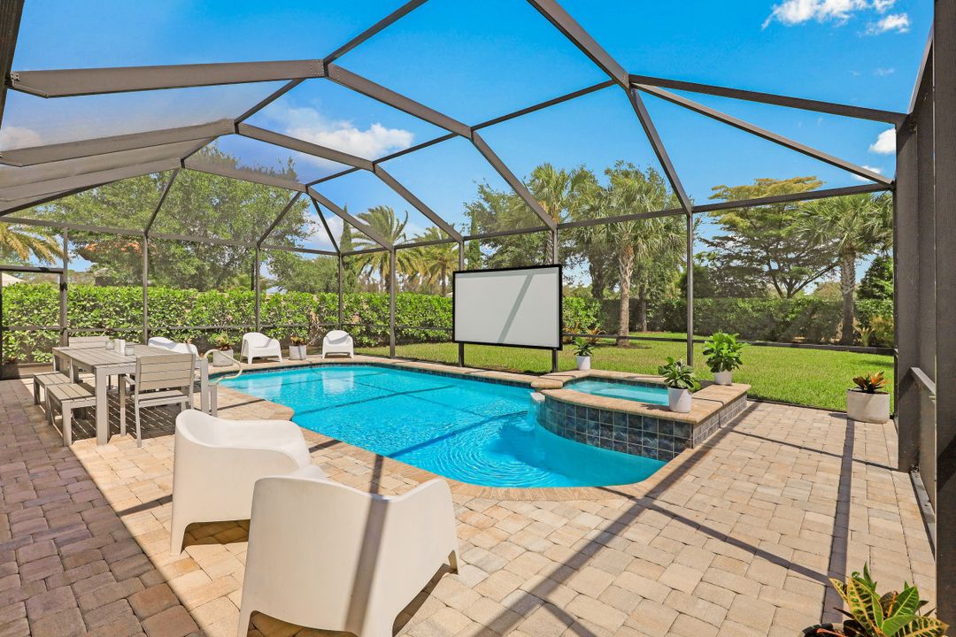 16083 Camden Lakes Cir, Naples, FL 34110