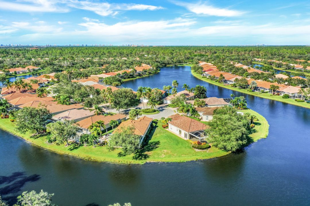 5500 Freeport Ln, Naples, FL 34119