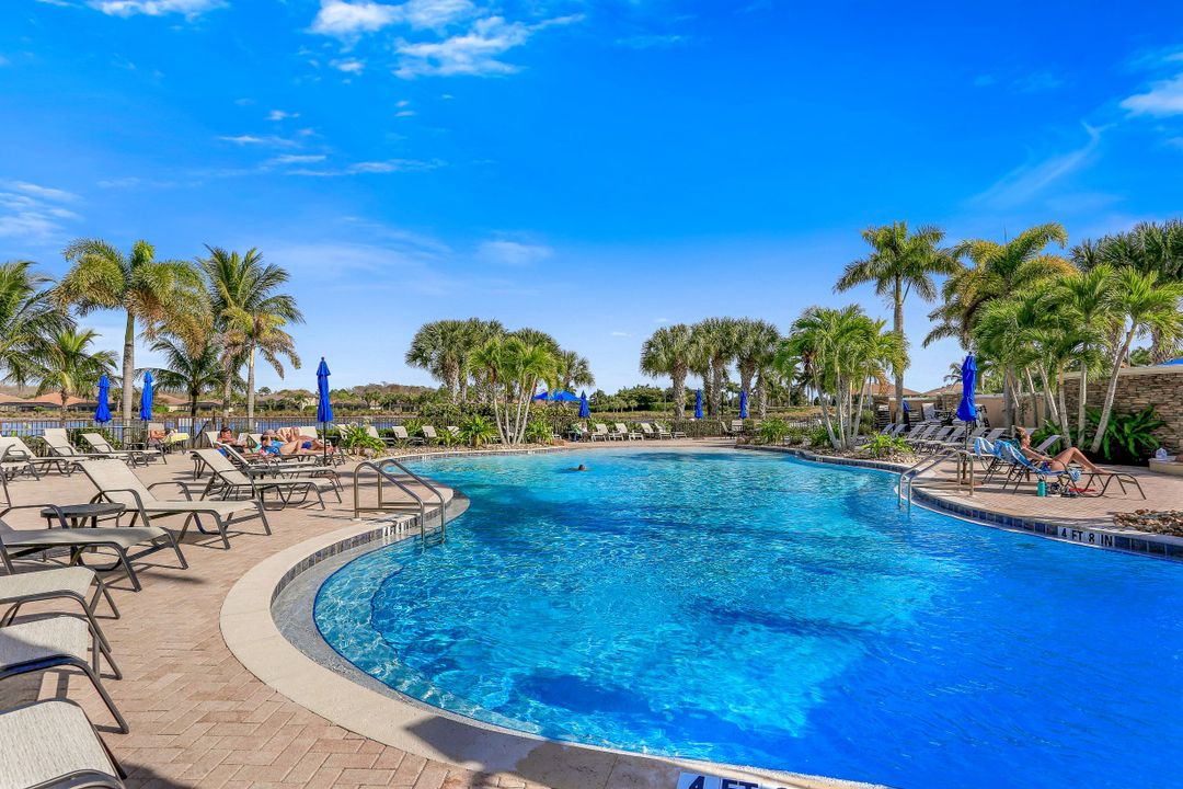 8806 Spinner Cove Ln, Naples, FL 34120