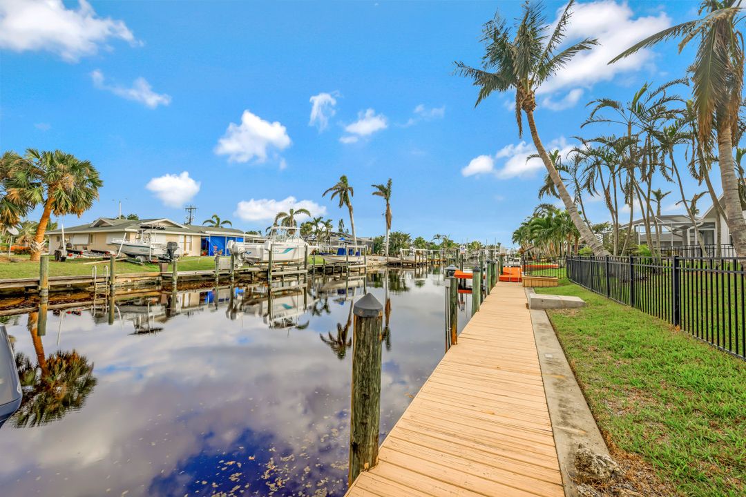 5305 Del Monte Ct, Cape Coral, FL 33904