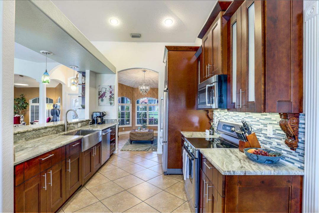 14921 Laguna Dr, Fort Myers, FL 33908