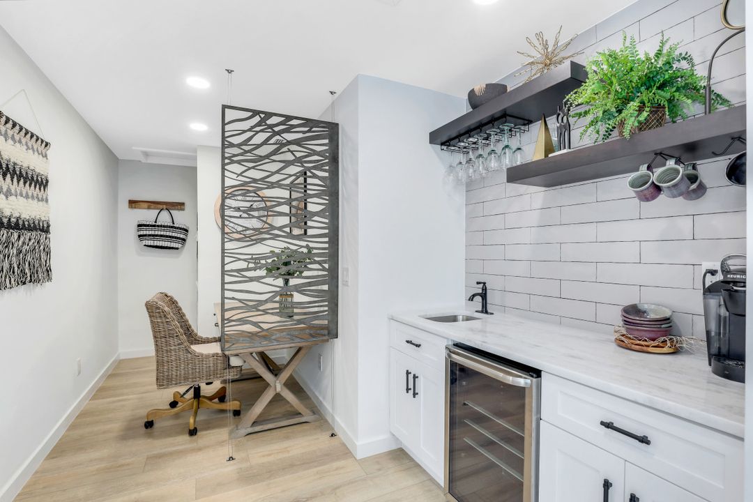 651 Bridge Way Ln, Naples, FL 34108