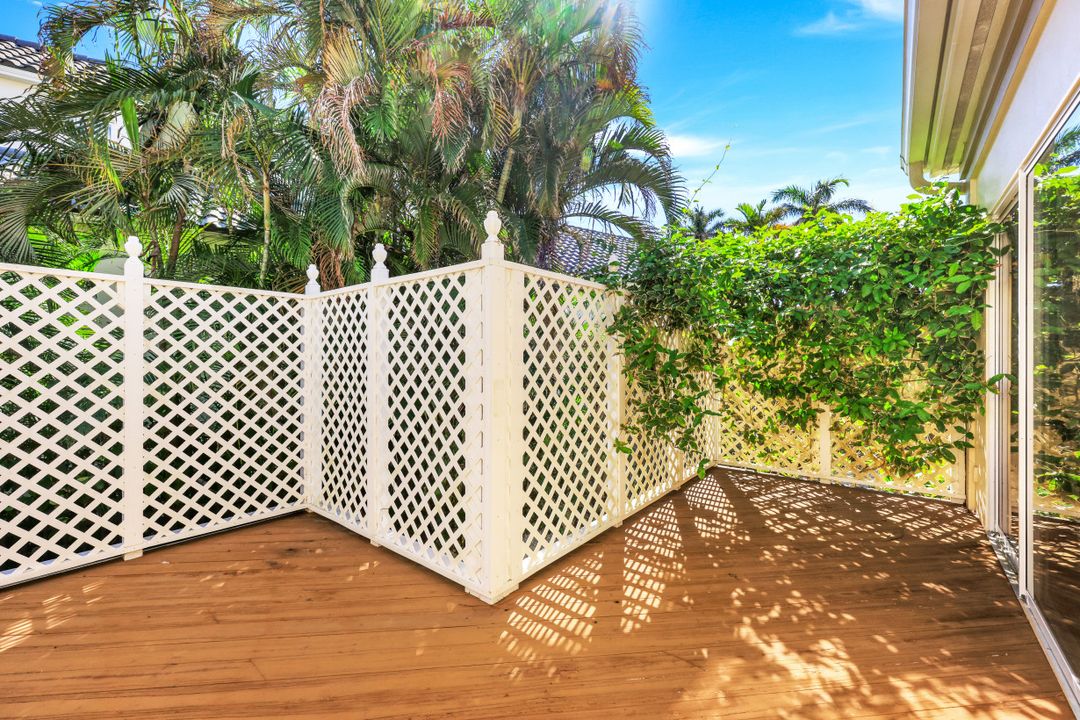 925 Spyglass Ln, Naples, FL 34102