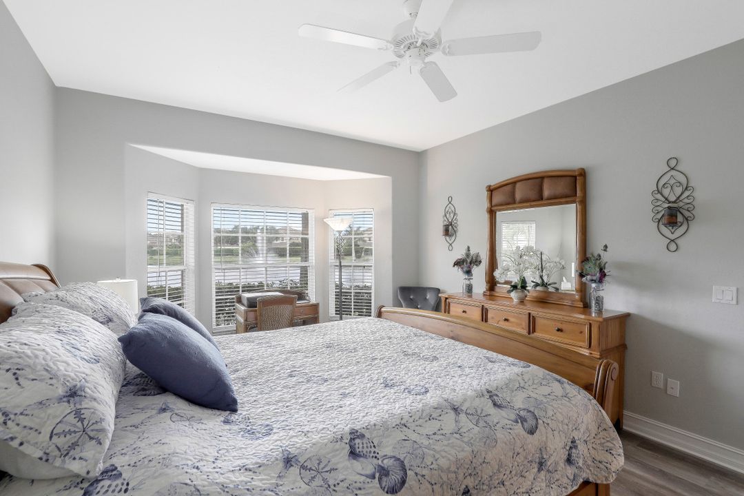 8204 Saratoga Dr #302, Naples, FL 34113