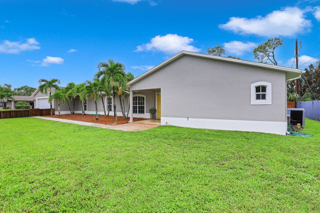 206 Kirtland Dr, Naples, FL 34110