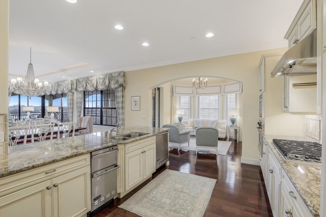 2542 Marquesa Royale Ln #301, Naples, FL 34109