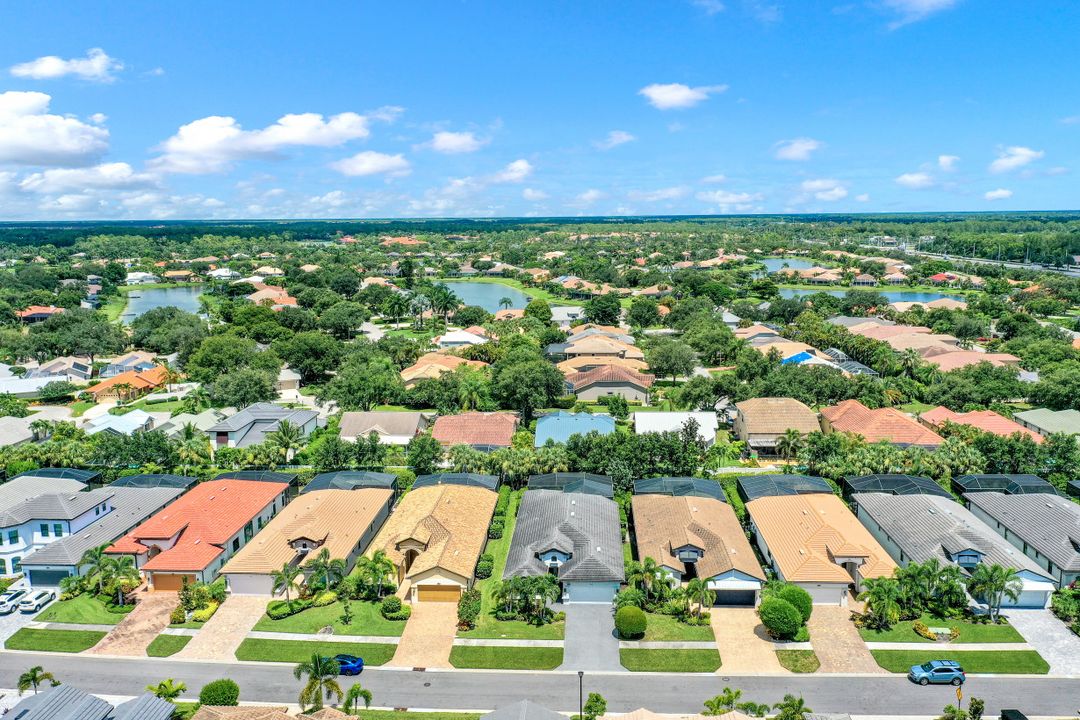 10102 Palazzo Dr, Naples, FL 34119